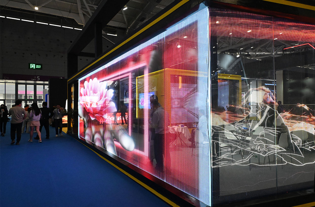 grille screen / large-scale exhibition